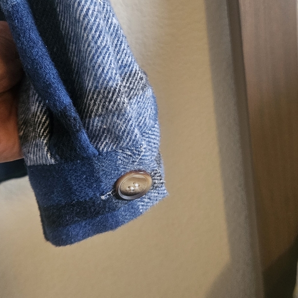 Blue and white plaid fleece shacket - Picture 4 of 5